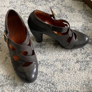 Chie Mihara Serpan round toe gray pumps sz 39 8.5